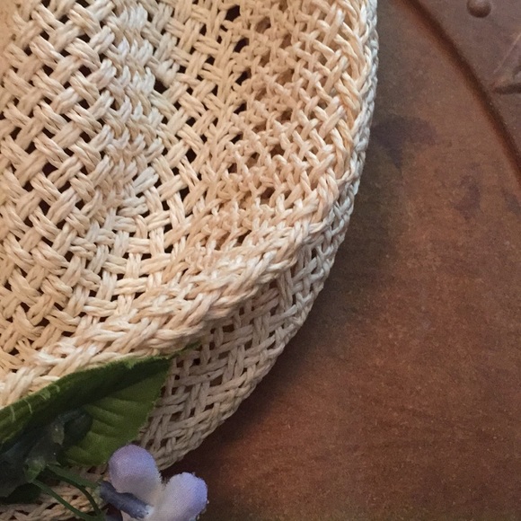 Tan hat with blue flowers - Picture 4 of 8